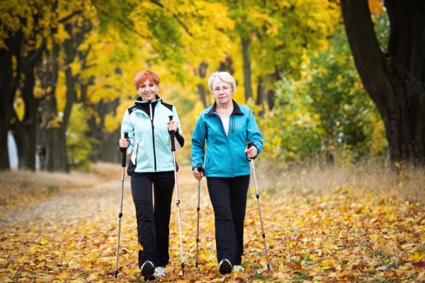 Marcher aide à lutter contre la sédentarité et le vieillissement
